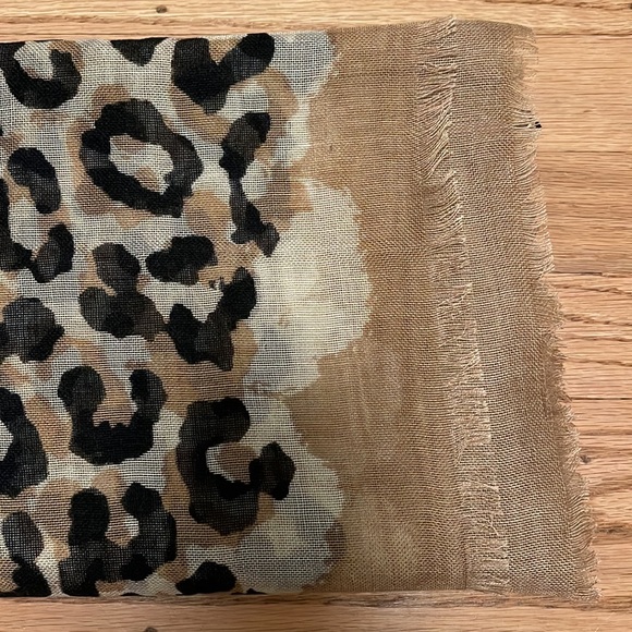 EXPRESS Cheetah Scarf - NWOT - Picture 4 of 4